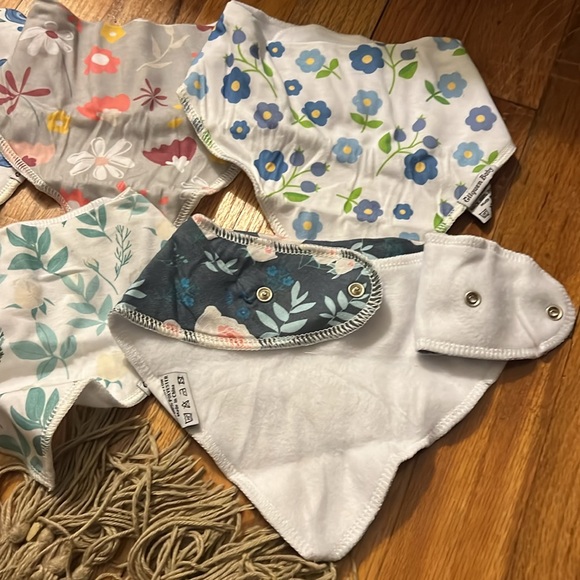 GLLQUEN Baby 10-Pack Bandana Bibs Flower Set - Picture 5 of 5